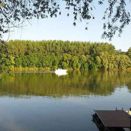 Holiday home Tiszavirag Nyaralohaz *